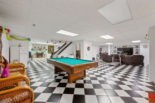 28951 Forest Lake Lane, Libertyville, IL 60048