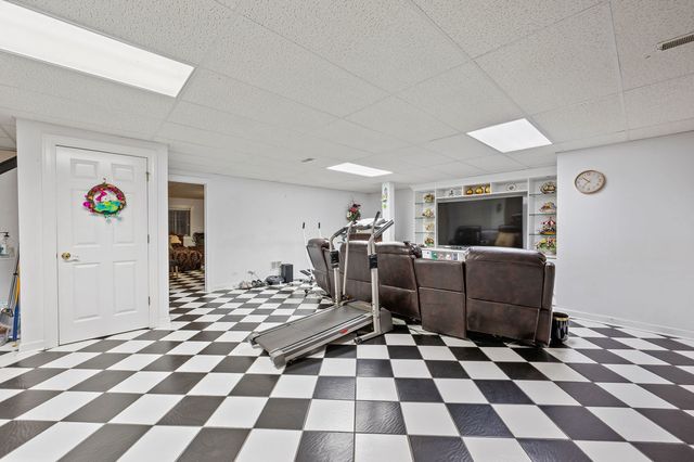 28951 Forest Lake Lane, Libertyville, IL 60048