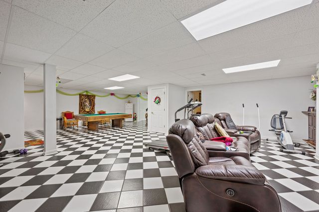 28951 Forest Lake Lane, Libertyville, IL 60048