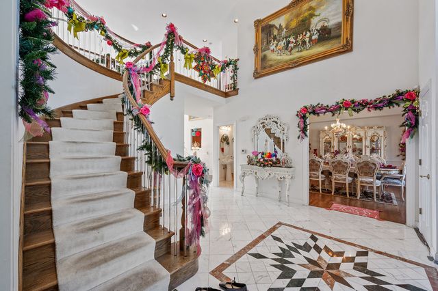 28951 Forest Lake Lane, Libertyville, IL 60048