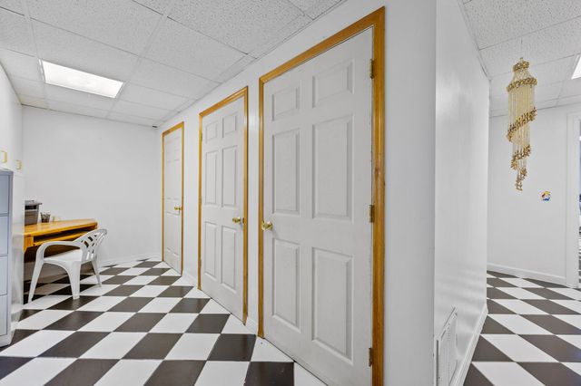 28951 Forest Lake Lane, Libertyville, IL 60048