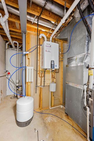 28951 Forest Lake Lane, Libertyville, IL 60048