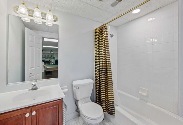 28951 Forest Lake Lane, Libertyville, IL 60048