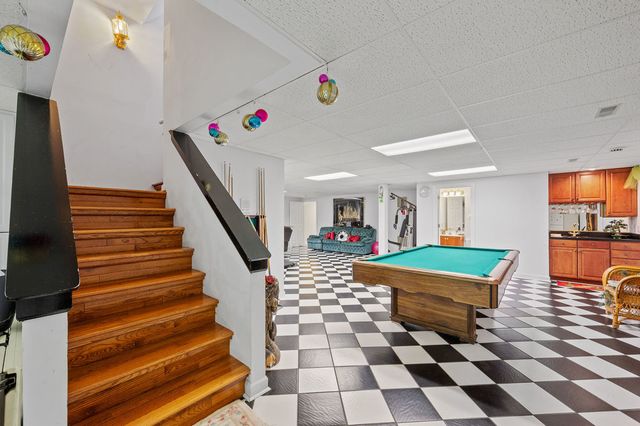 28951 Forest Lake Lane, Libertyville, IL 60048