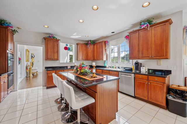 28951 Forest Lake Lane, Libertyville, IL 60048