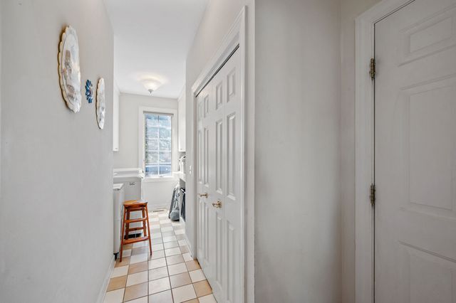 28951 Forest Lake Lane, Libertyville, IL 60048