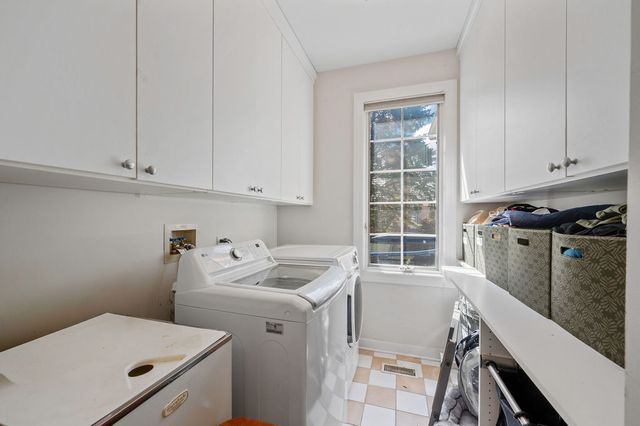 28951 Forest Lake Lane, Libertyville, IL 60048