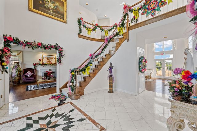 28951 Forest Lake Lane, Libertyville, IL 60048