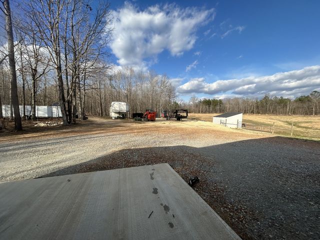 5132 Sulphur Creek Rd, Big Sandy, TN 38221