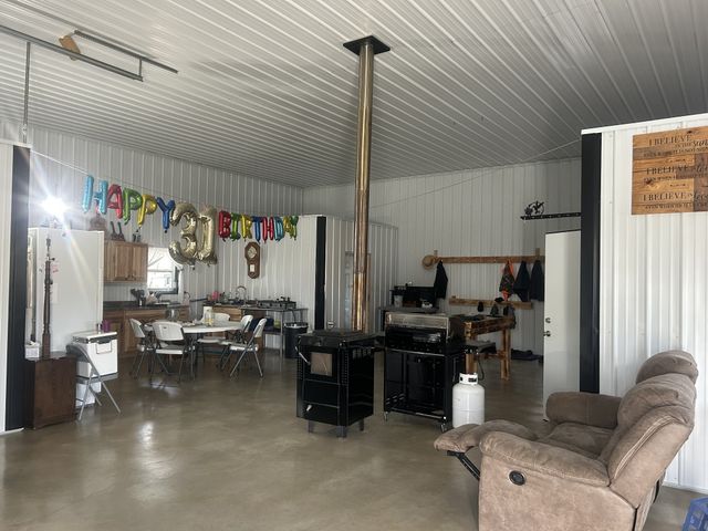 5132 Sulphur Creek Rd, Big Sandy, TN 38221