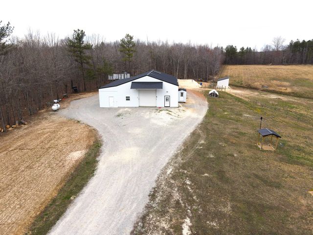 5132 Sulphur Creek Rd, Big Sandy, TN 38221