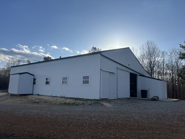 5132 Sulphur Creek Rd, Big Sandy, TN 38221