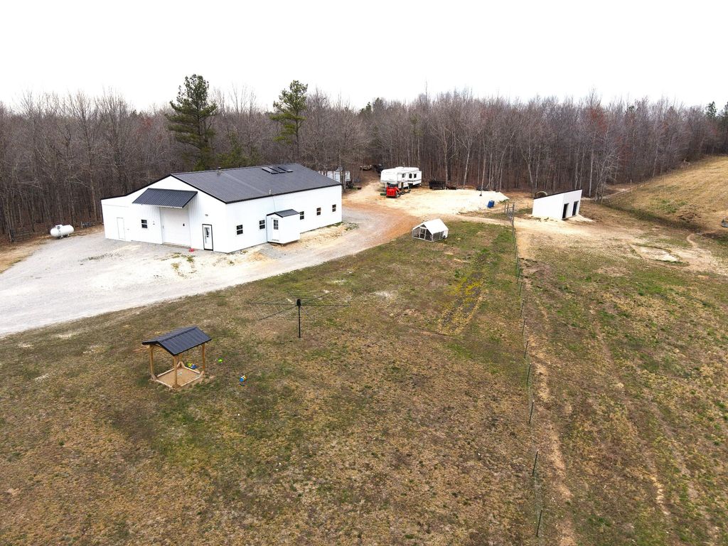 5132 Sulphur Creek Rd, Big Sandy, TN 38221
