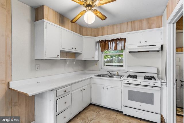 305 OHIO AVE, Egg Harbor Township, NJ 08234