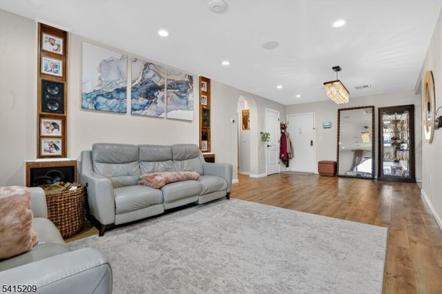 2 Ann St S308 S308, Clifton City, NJ 07013