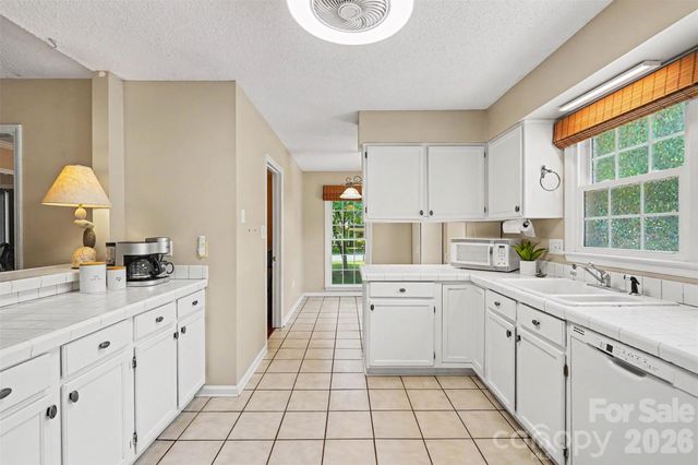 4300 Saxonbury Way, Charlotte, NC 28269