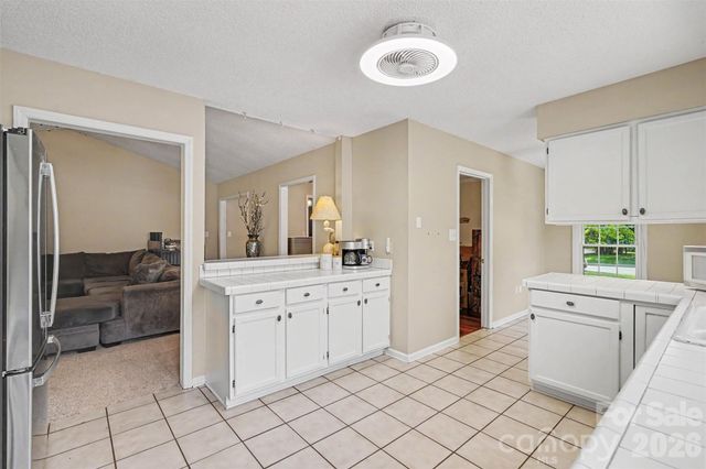 4300 Saxonbury Way, Charlotte, NC 28269