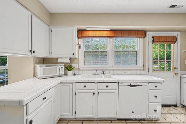 4300 Saxonbury Way, Charlotte, NC 28269
