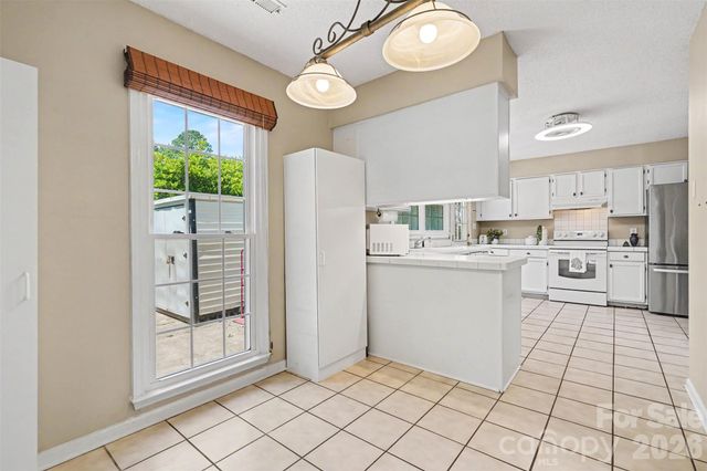 4300 Saxonbury Way, Charlotte, NC 28269