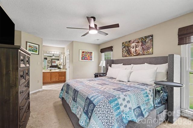4300 Saxonbury Way, Charlotte, NC 28269