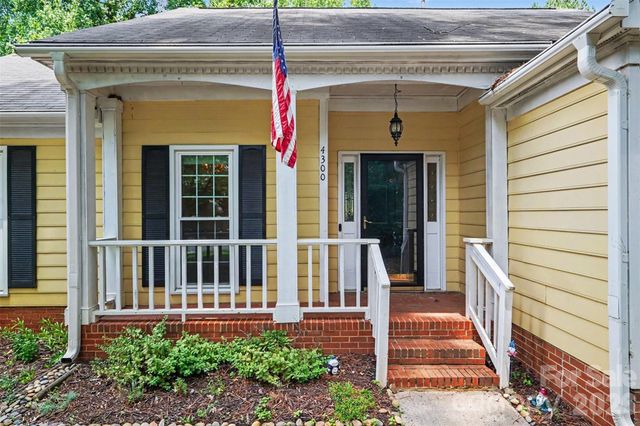 4300 Saxonbury Way, Charlotte, NC 28269