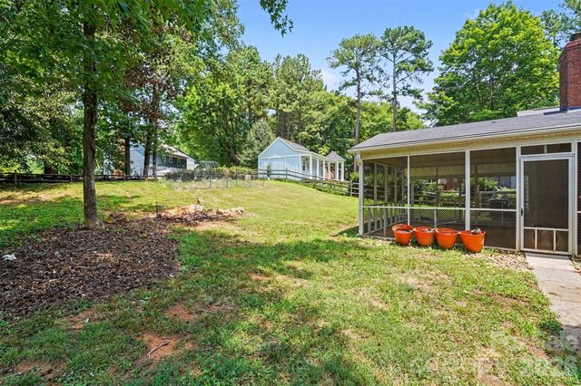 4300 Saxonbury Way, Charlotte, NC 28269