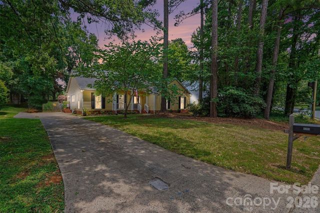 4300 Saxonbury Way, Charlotte, NC 28269