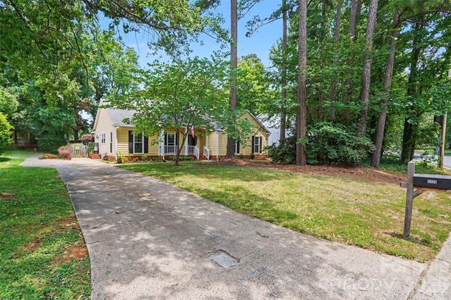 4300 Saxonbury Way, Charlotte, NC 28269