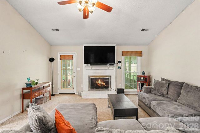 4300 Saxonbury Way, Charlotte, NC 28269
