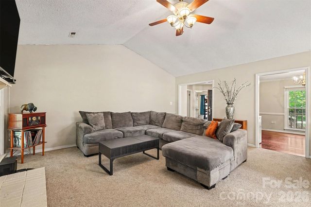 4300 Saxonbury Way, Charlotte, NC 28269