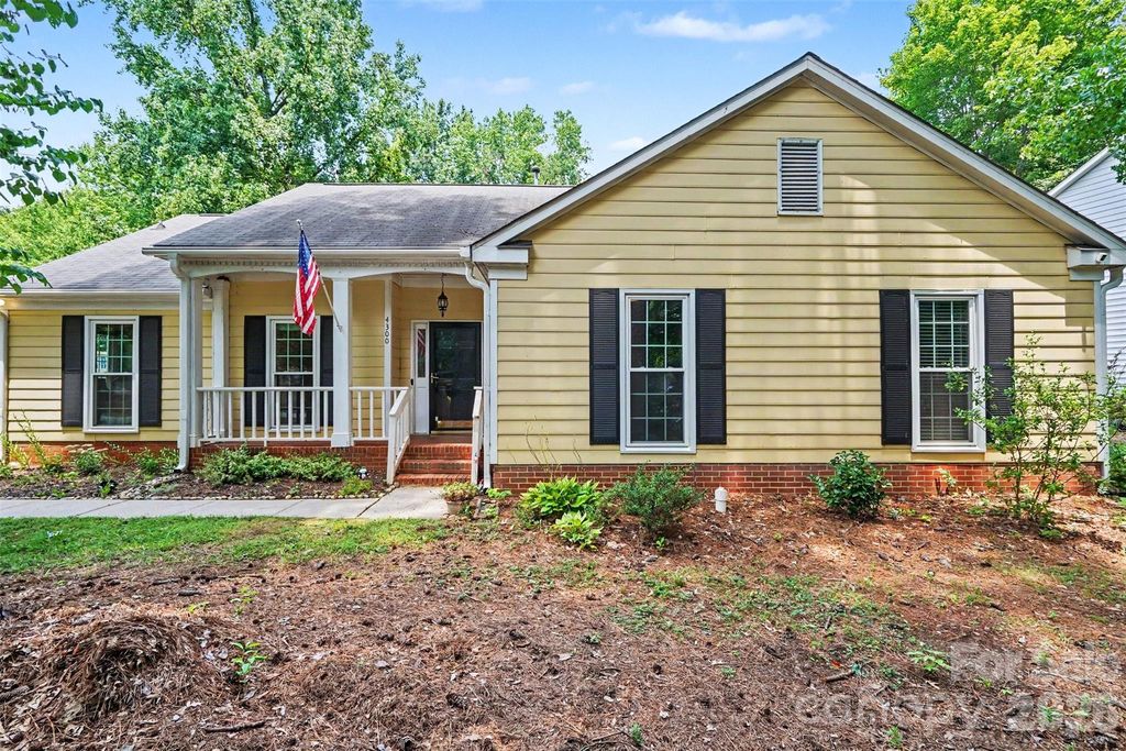 4300 Saxonbury Way, Charlotte, NC 28269