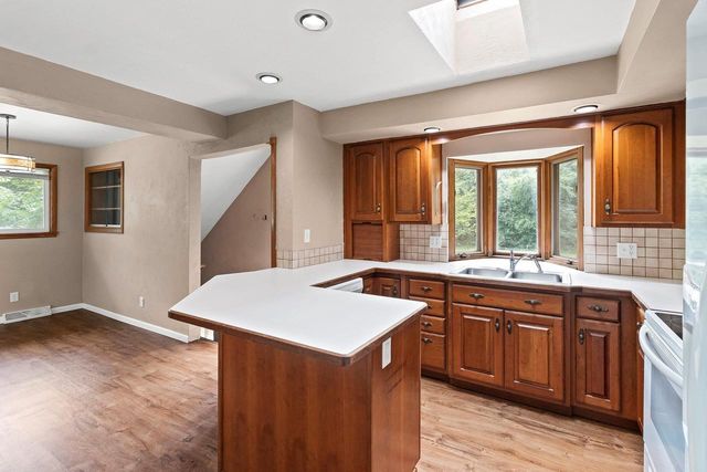 1502 S VAN DYKE ROAD, Appleton, WI 54914