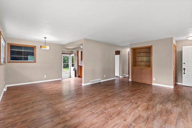 1502 S VAN DYKE ROAD, Appleton, WI 54914