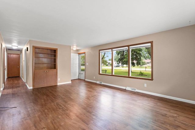 1502 S VAN DYKE ROAD, Appleton, WI 54914