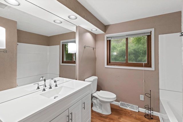 1502 S VAN DYKE ROAD, Appleton, WI 54914