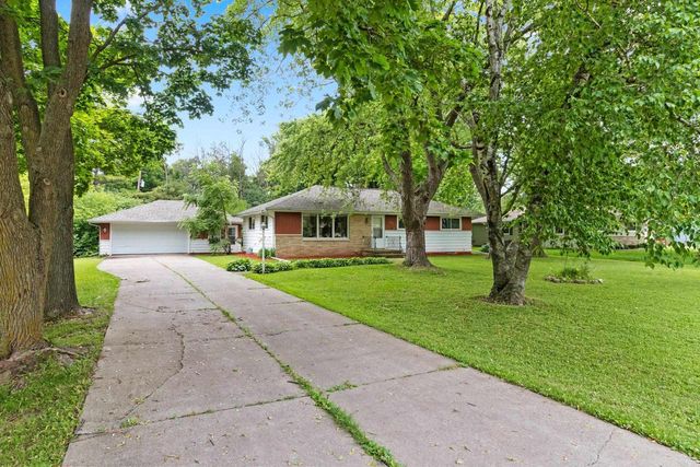 1502 S VAN DYKE ROAD, Appleton, WI 54914