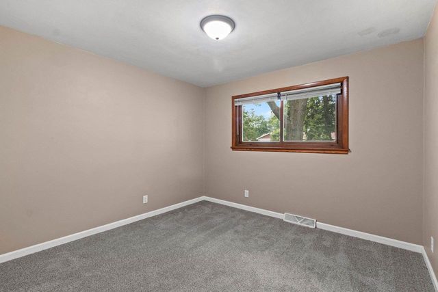 1502 S VAN DYKE ROAD, Appleton, WI 54914
