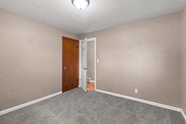 1502 S VAN DYKE ROAD, Appleton, WI 54914