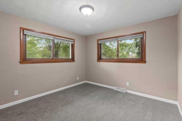 1502 S VAN DYKE ROAD, Appleton, WI 54914