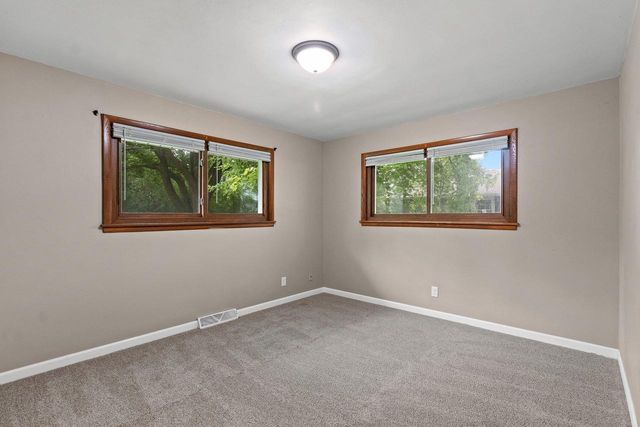 1502 S VAN DYKE ROAD, Appleton, WI 54914