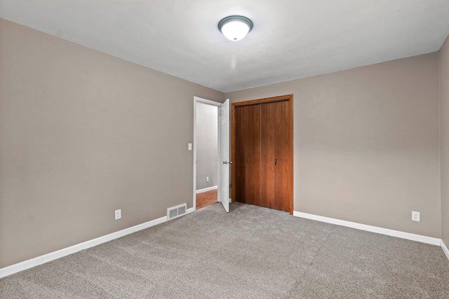 1502 S VAN DYKE ROAD, Appleton, WI 54914