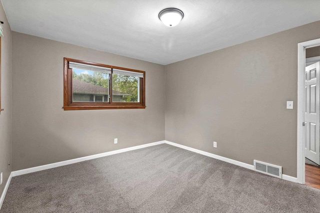1502 S VAN DYKE ROAD, Appleton, WI 54914