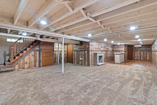 1502 S VAN DYKE ROAD, Appleton, WI 54914