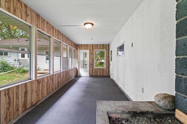 1502 S VAN DYKE ROAD, Appleton, WI 54914