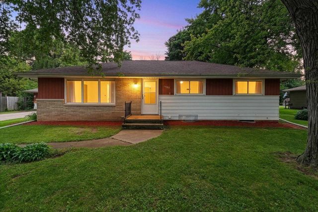 1502 S VAN DYKE ROAD, Appleton, WI 54914