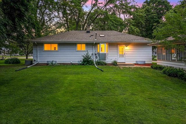 1502 S VAN DYKE ROAD, Appleton, WI 54914