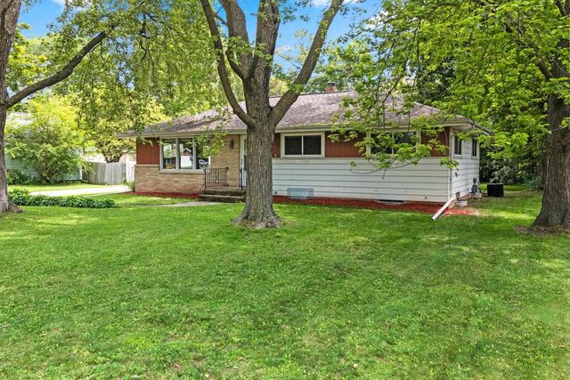 1502 S VAN DYKE ROAD, Appleton, WI 54914