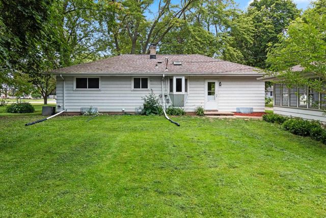 1502 S VAN DYKE ROAD, Appleton, WI 54914