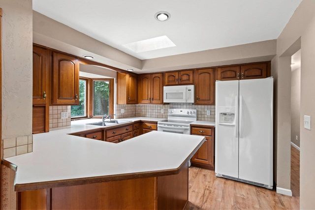 1502 S VAN DYKE ROAD, Appleton, WI 54914