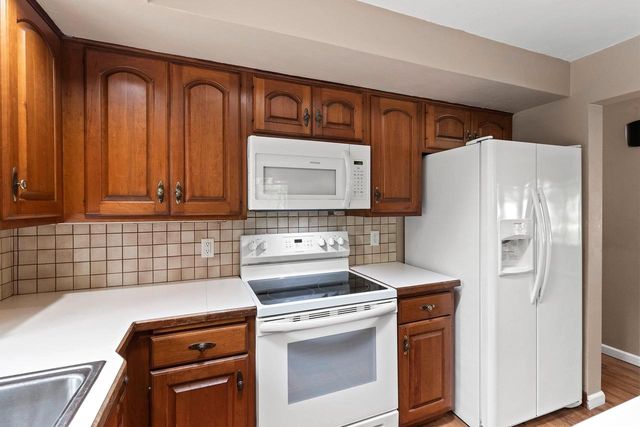 1502 S VAN DYKE ROAD, Appleton, WI 54914